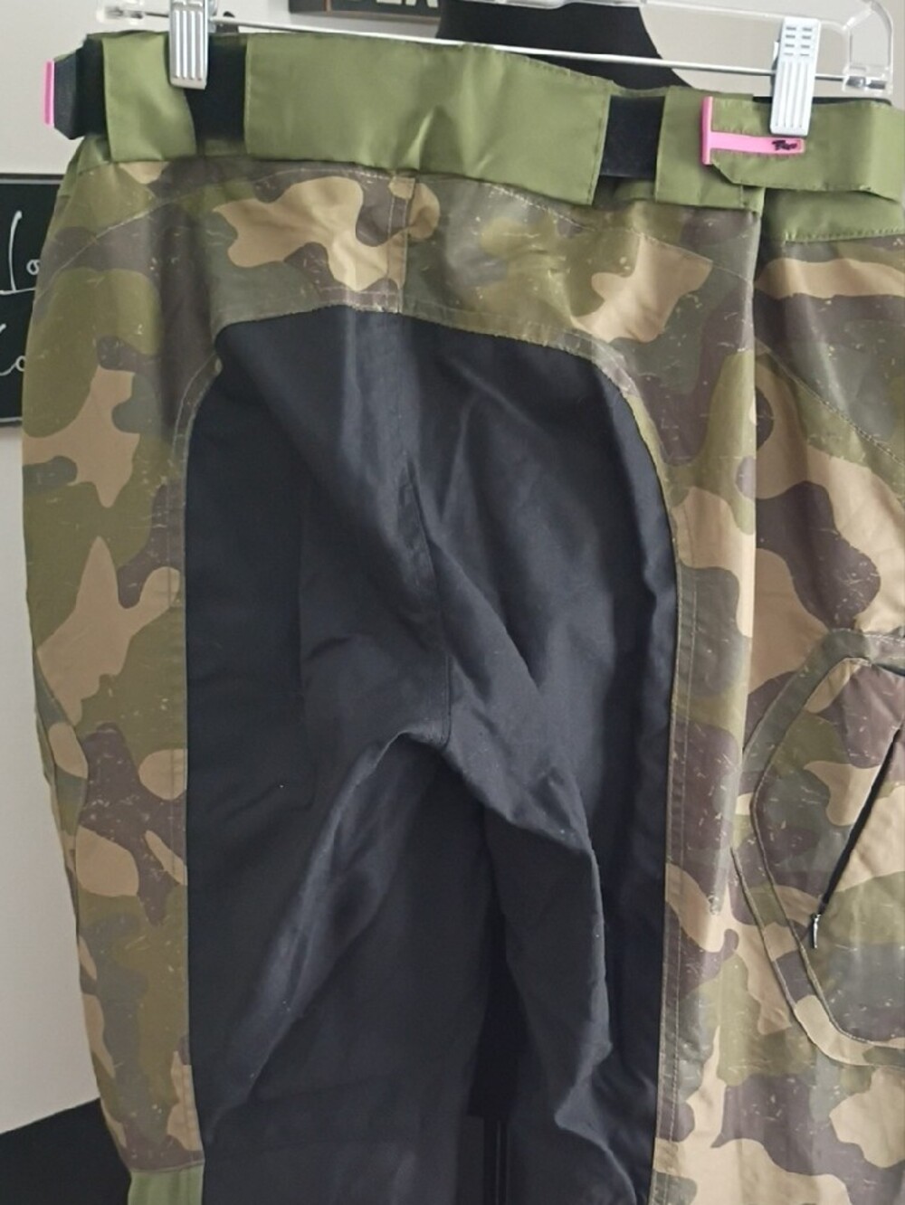 Fox Camouflage Cargo Pants with Pink Accents NWOT - Picture 3 of 4